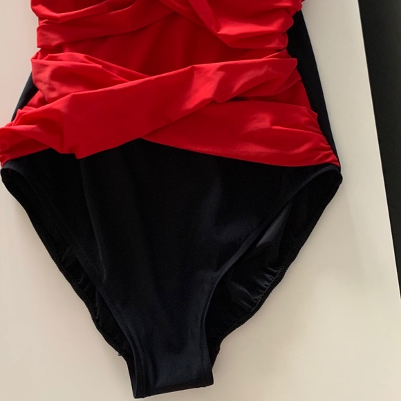 Miraclesuit swimsuit red black NWT 18 - Picture 5 of 7